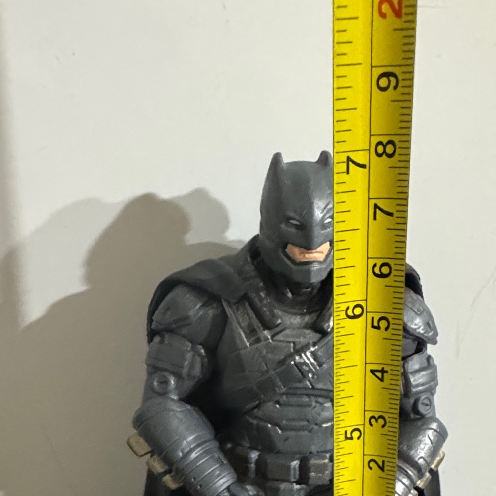 Mattel DC Multiverse 7-inch Armored Batman action figure - Picture 7 of 7